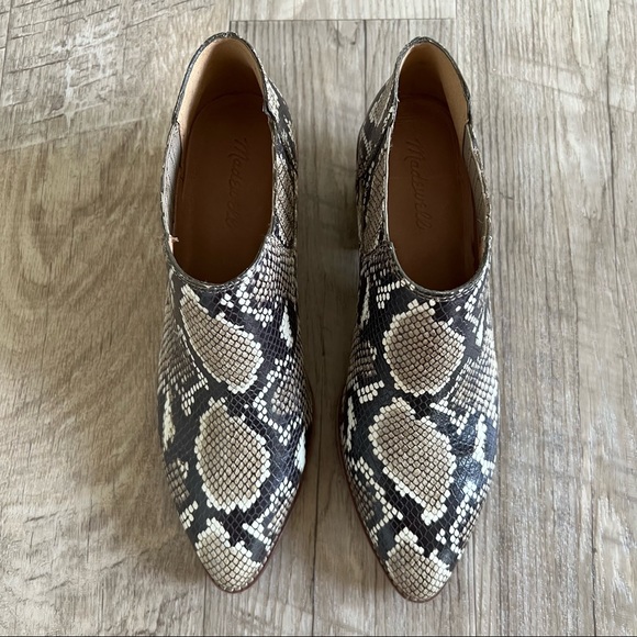 Madewell Sonia Leather Snakeskin Chelsea Booties. - Picture 5 of 10